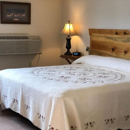 Yellowstone Village Inn And Suites 가디너 외부 사진