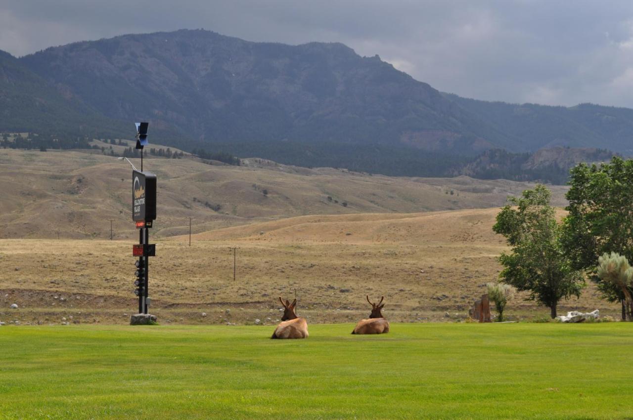 Yellowstone Village Inn And Suites 가디너 외부 사진