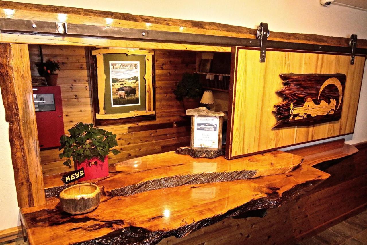 Yellowstone Village Inn And Suites 가디너 외부 사진