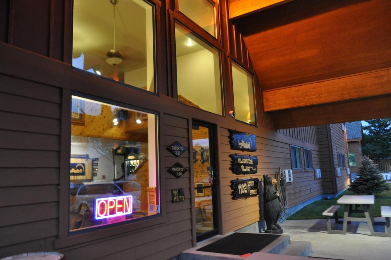 Yellowstone Village Inn And Suites 가디너 외부 사진