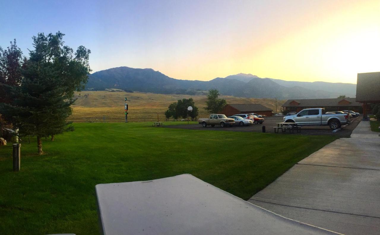 Yellowstone Village Inn And Suites 가디너 외부 사진