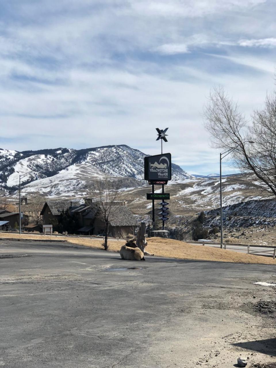 Yellowstone Village Inn And Suites 가디너 외부 사진