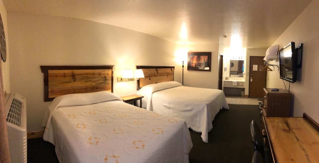 Yellowstone Village Inn And Suites 가디너 외부 사진