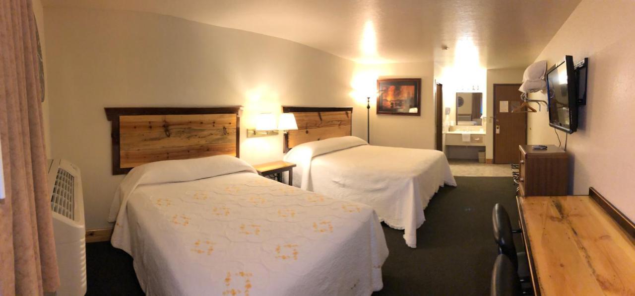 Yellowstone Village Inn And Suites 가디너 외부 사진