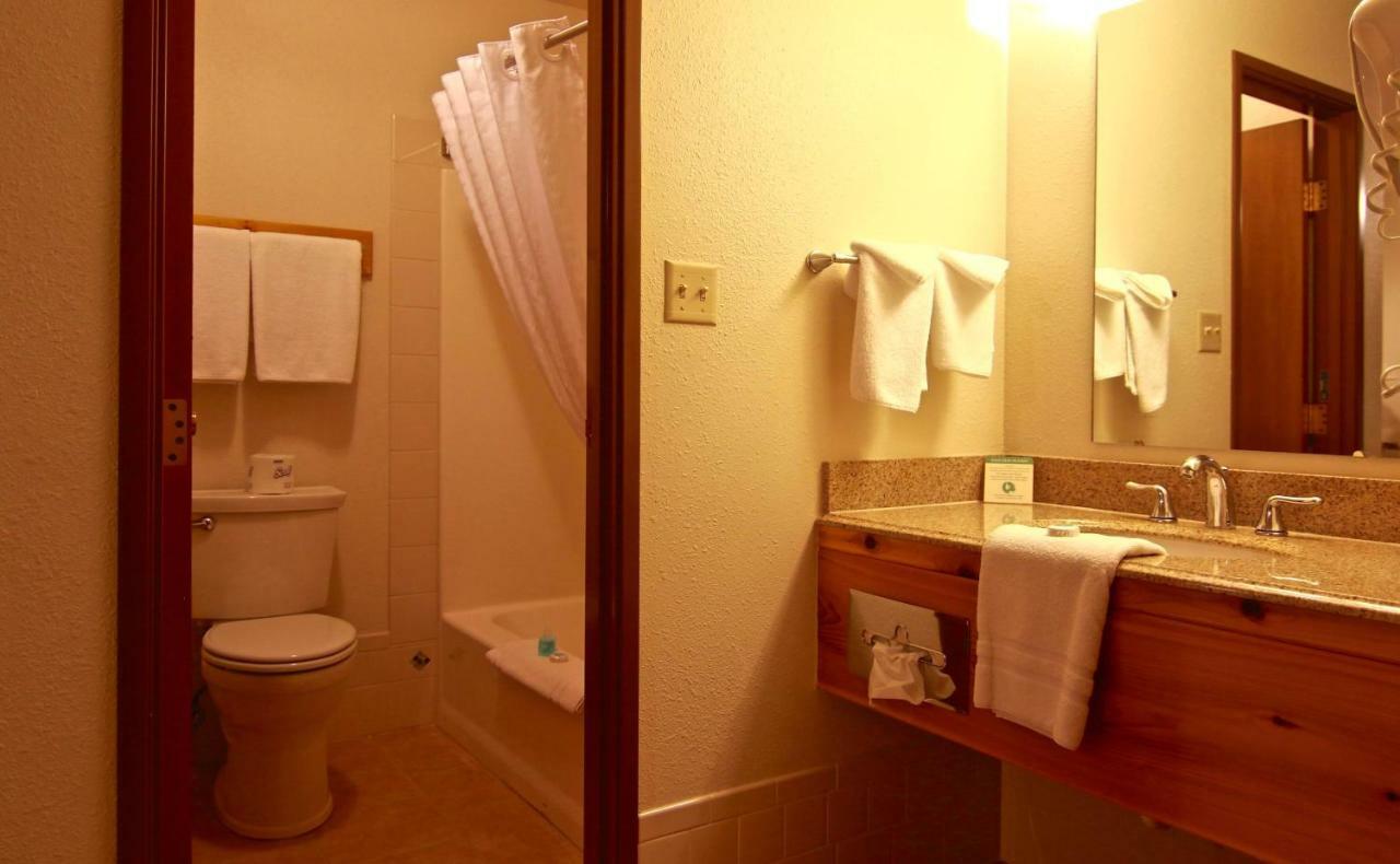 Yellowstone Village Inn And Suites 가디너 외부 사진