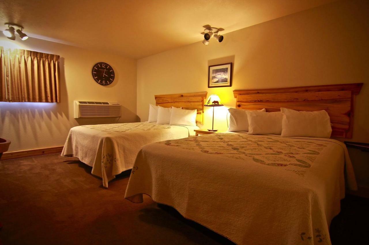 Yellowstone Village Inn And Suites 가디너 외부 사진